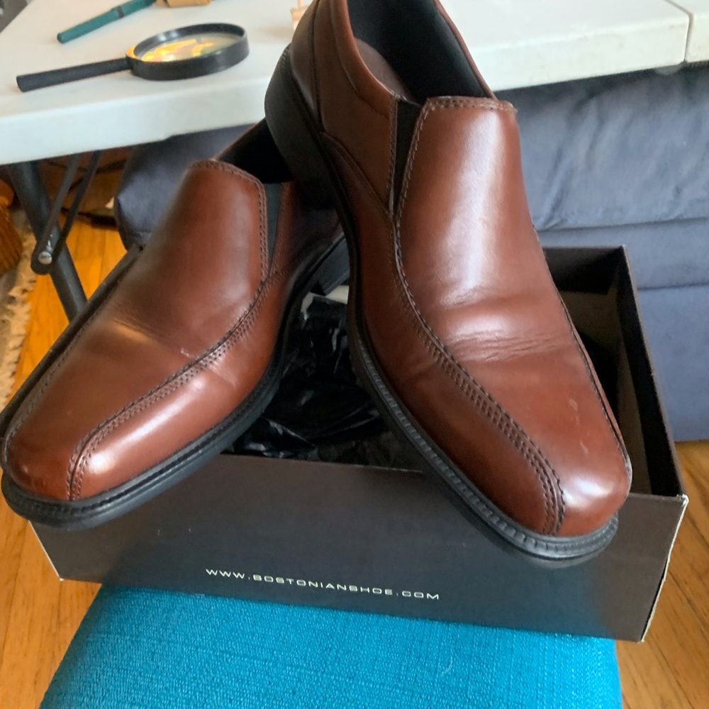 Bostonian Brown Leather Loafers Sleek Slip-On Design